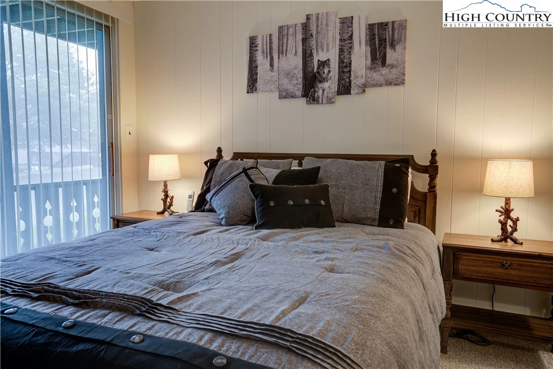 Image number 4 for the current listing