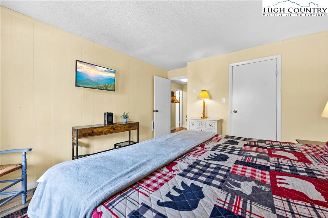 Image number 3 for the current listing
