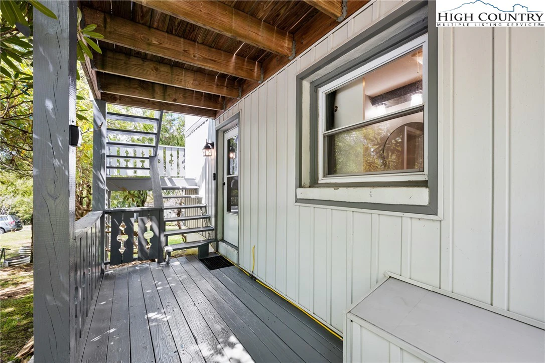 Image number 8 for the current listing