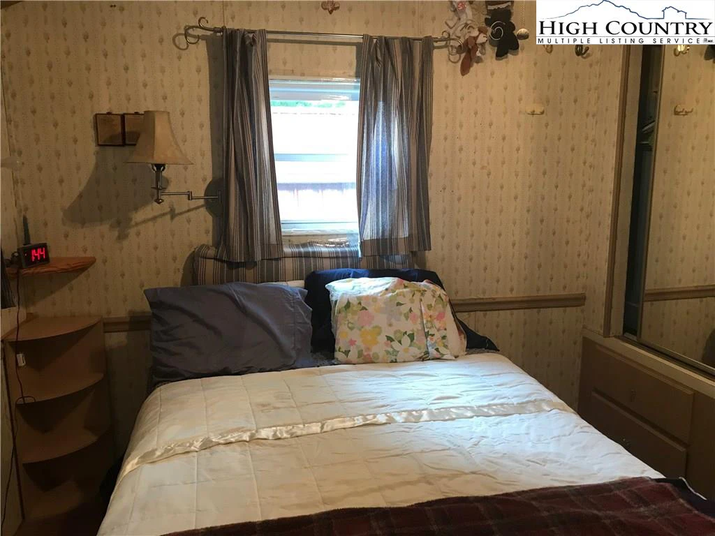 Image number 11 for the current listing
