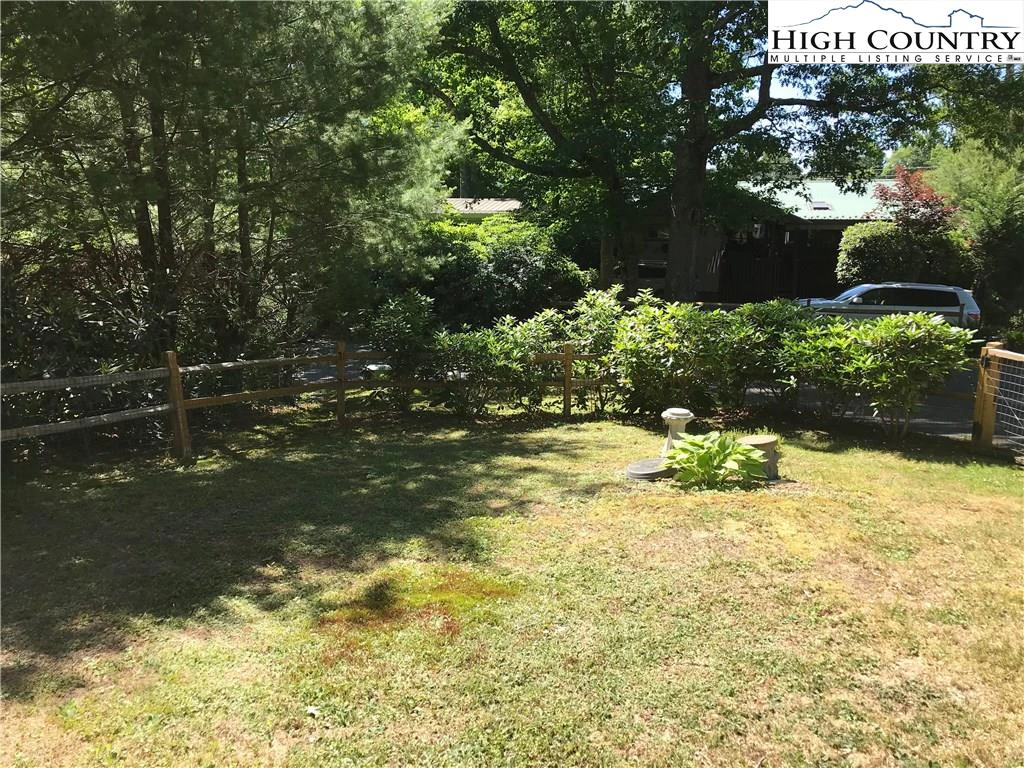 Image number 14 for the current listing