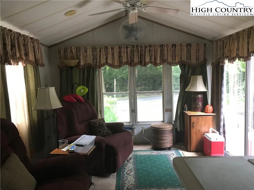 Image number 8 for the current listing