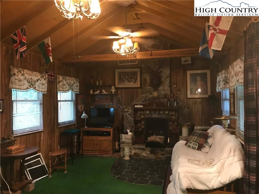 Image number 9 for the current listing
