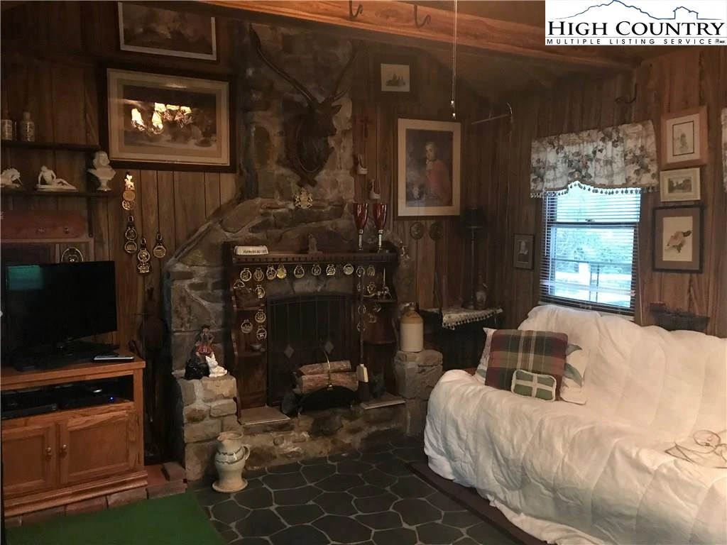 Image number 10 for the current listing