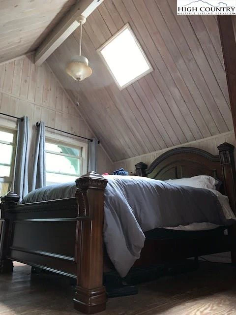 Image number 2 for the current listing