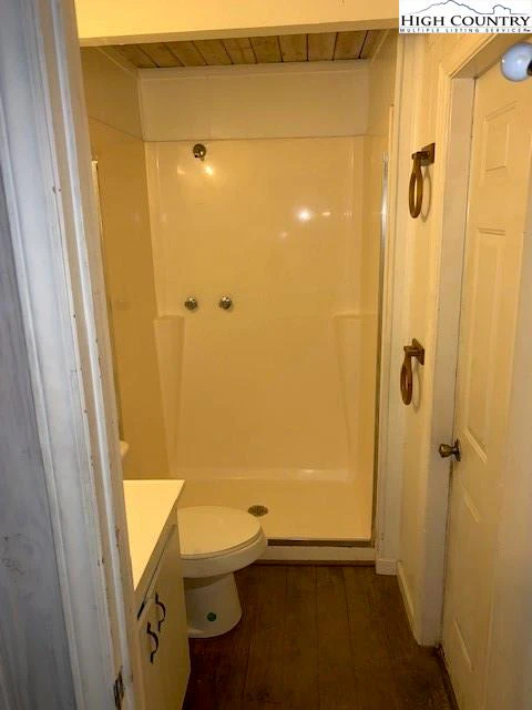 Image number 11 for the current listing