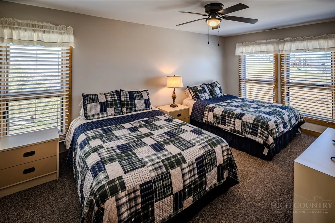 Image number 5 for the current listing