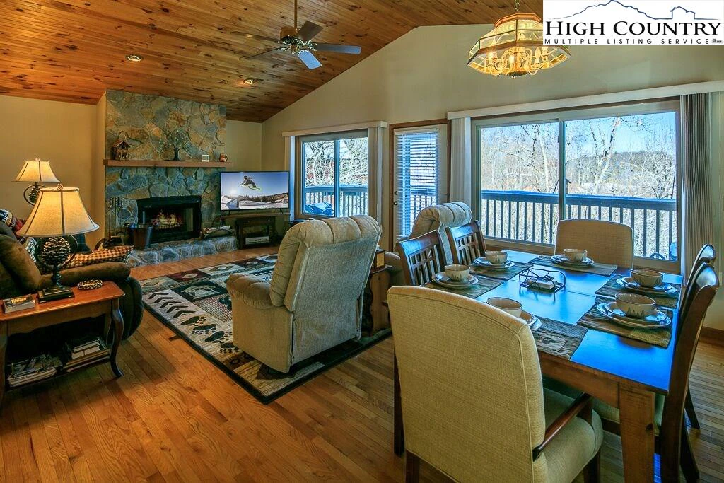 Image number 1 for the current listing
