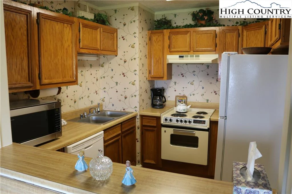 Image number 3 for the current listing