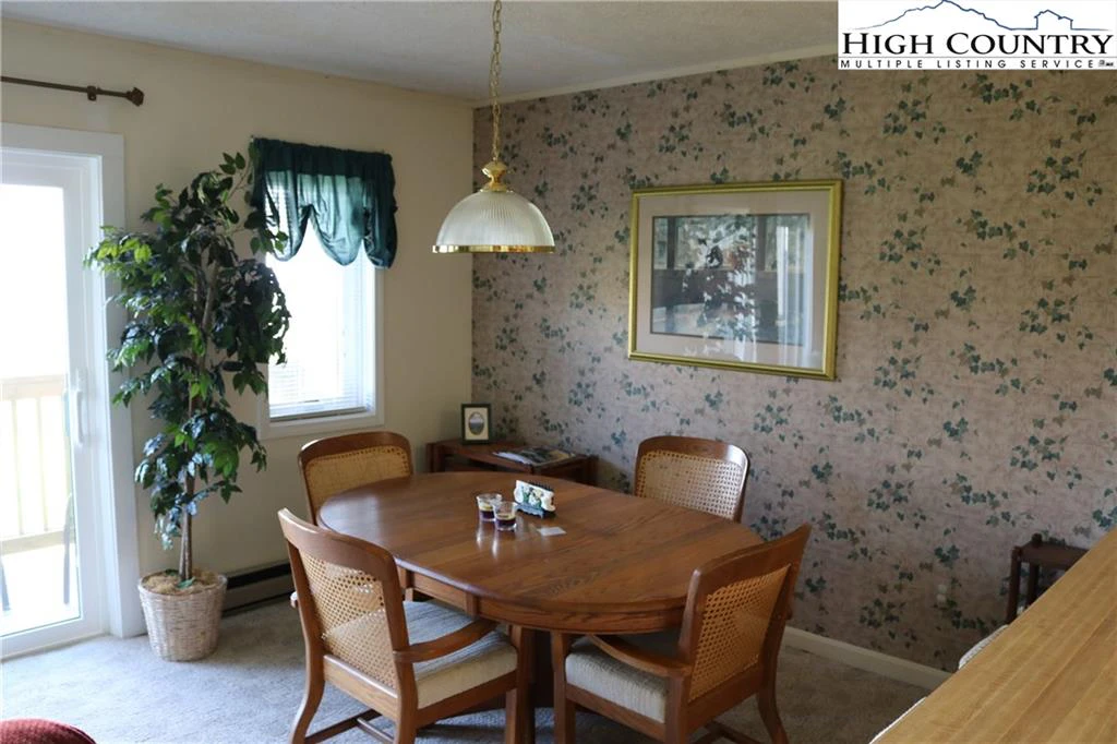 Image number 4 for the current listing