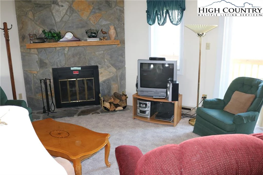 Image number 5 for the current listing
