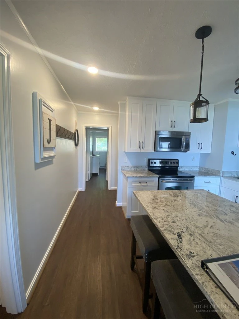 Image number 7 for the current listing