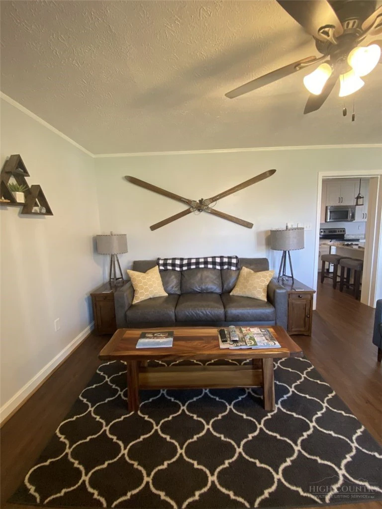 Image number 10 for the current listing