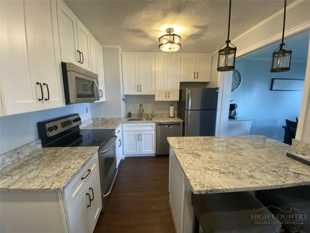 Image number 11 for the current listing