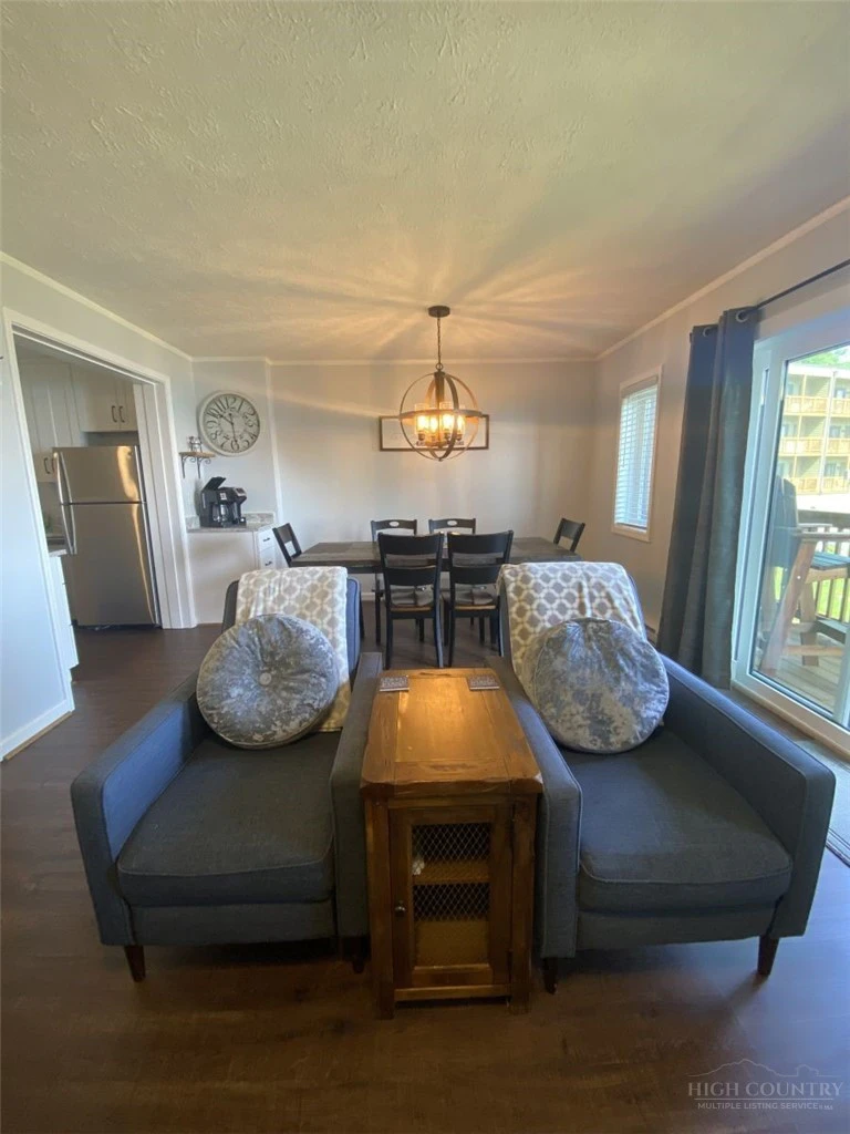 Image number 14 for the current listing