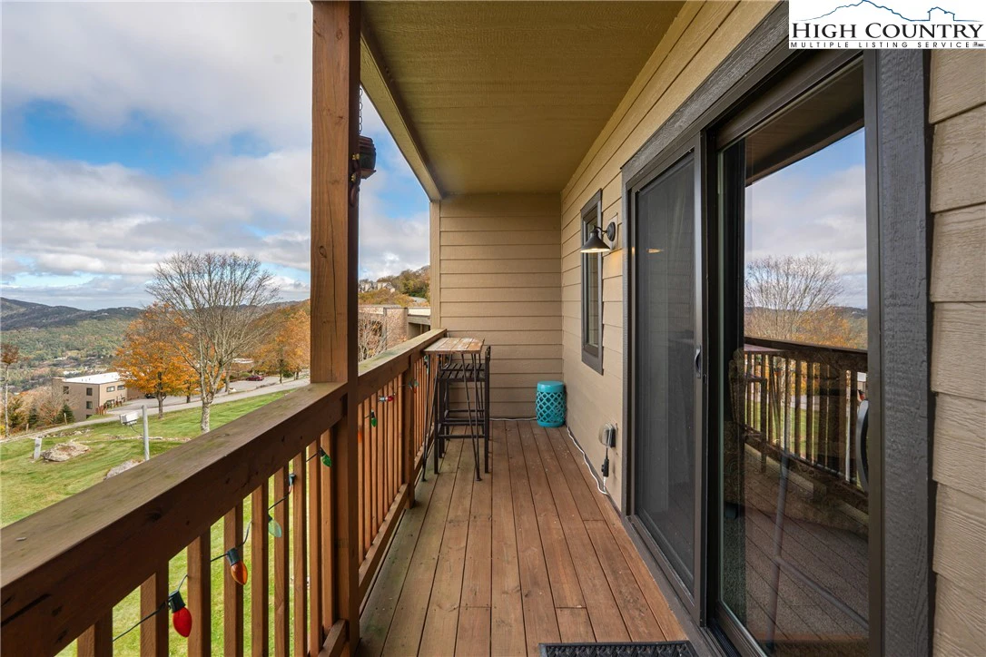 Image number 18 for the current listing