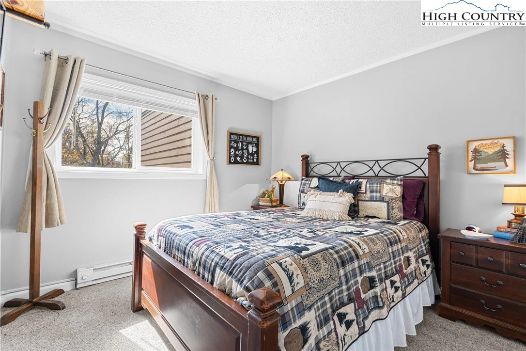 Image number 11 for the current listing