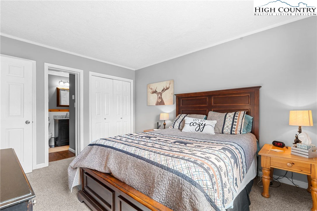 Image number 3 for the current listing