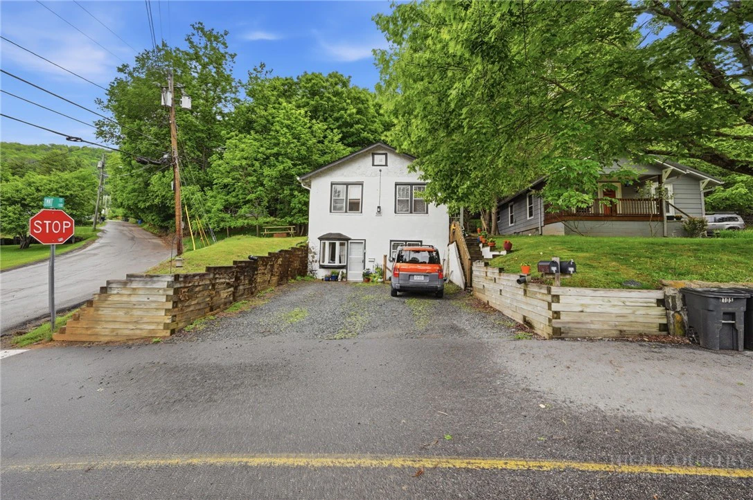Image number 1 for the current listing