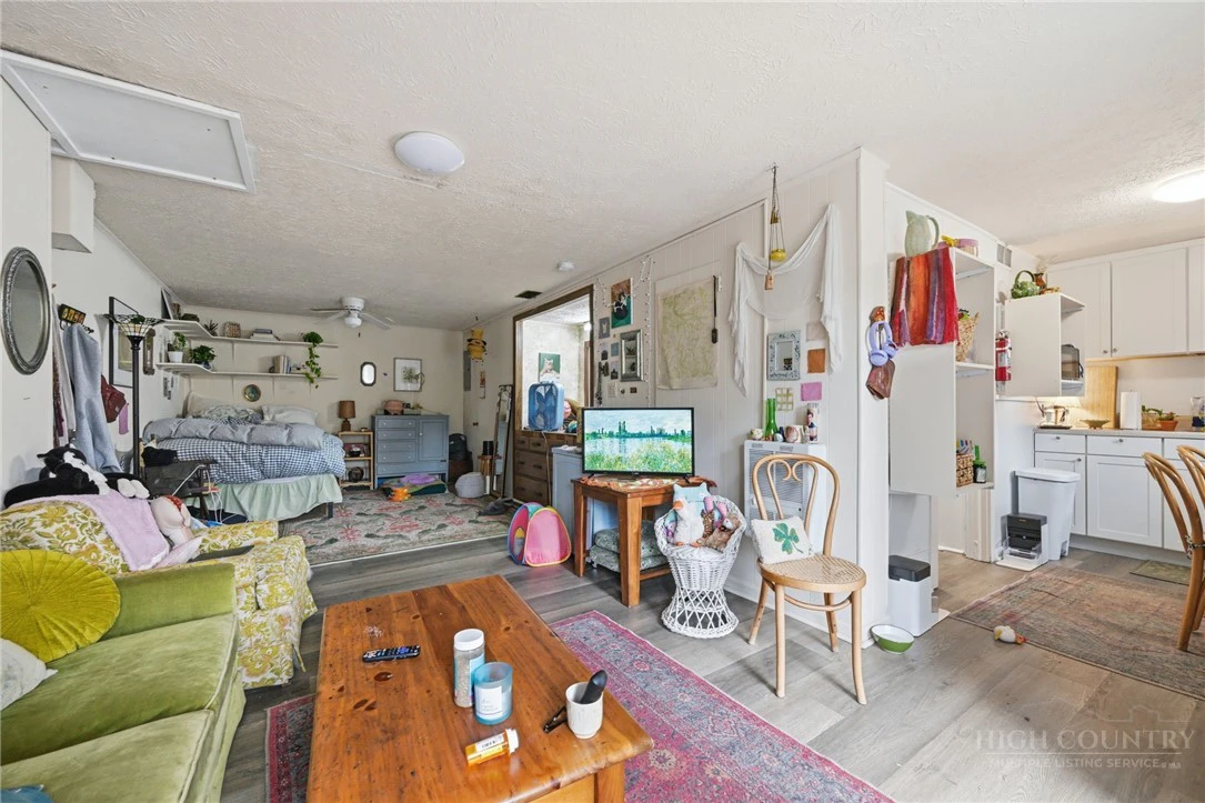 Image number 7 for the current listing