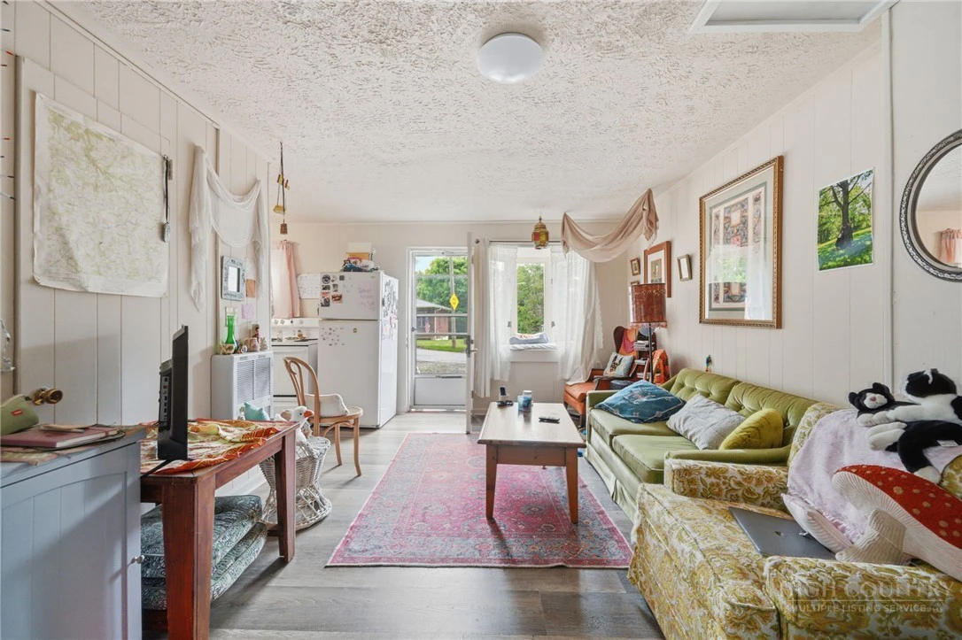 Image number 10 for the current listing