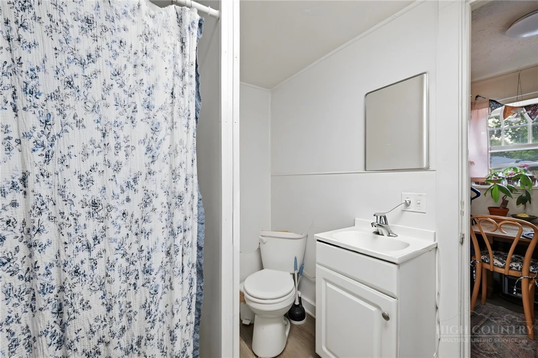 Image number 12 for the current listing