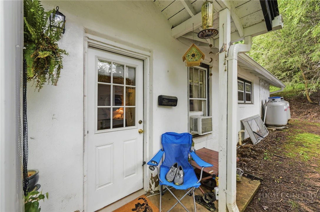 Image number 15 for the current listing