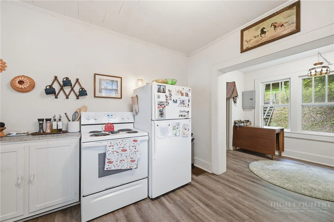 Image number 21 for the current listing