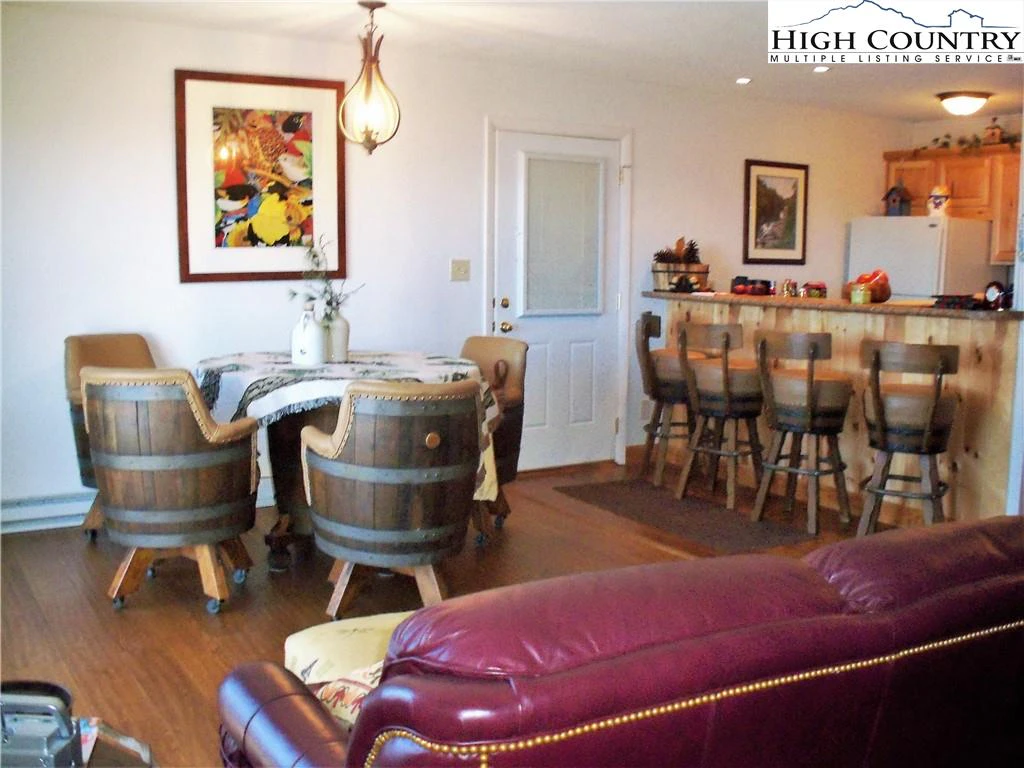 Image number 1 for the current listing