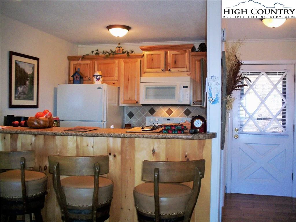 Image number 5 for the current listing