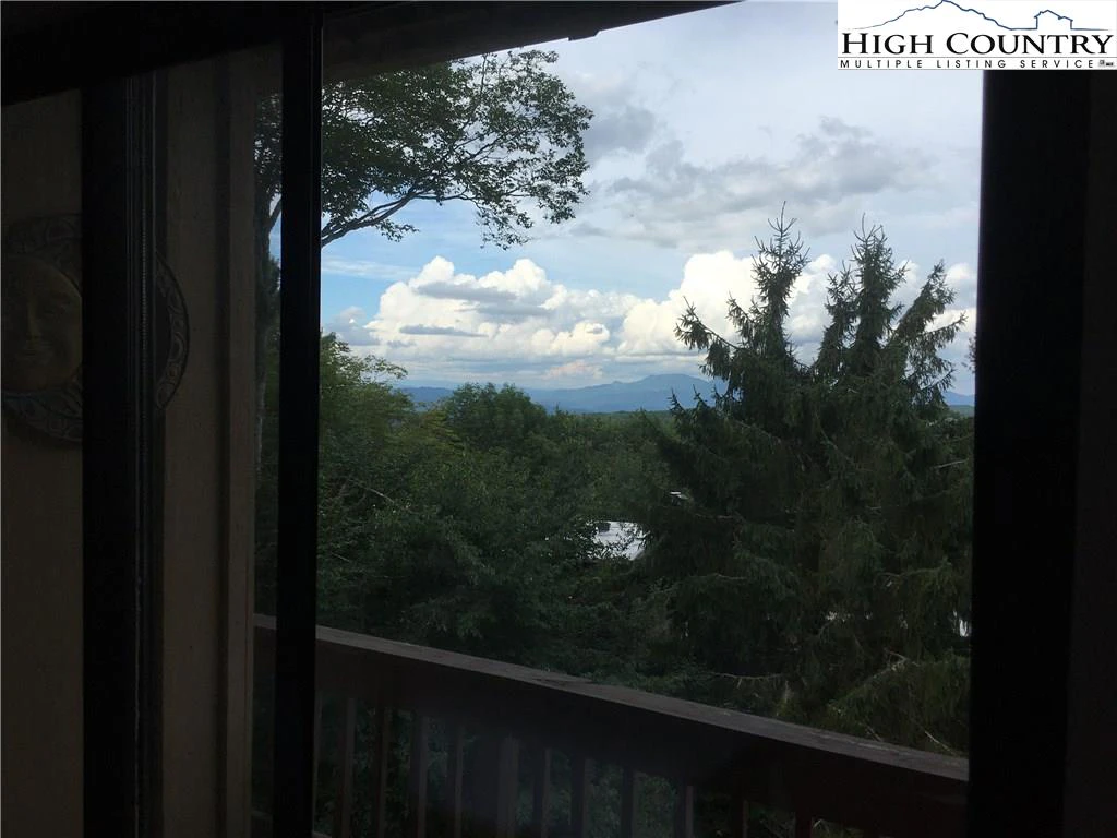 Image number 11 for the current listing