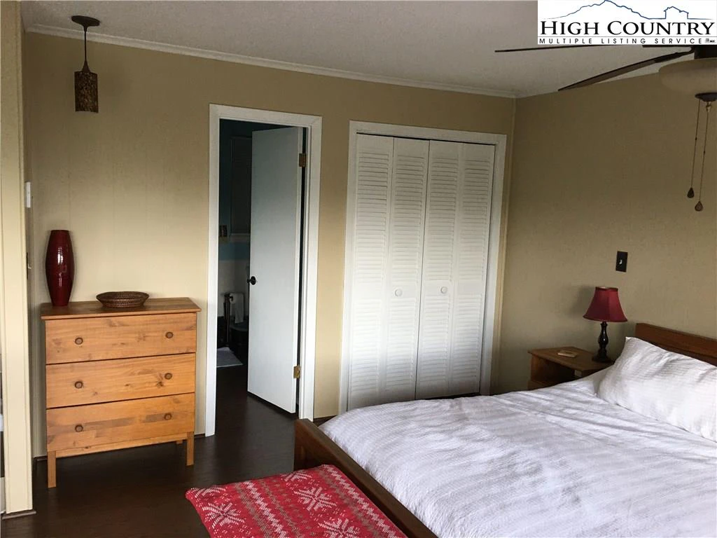 Image number 12 for the current listing