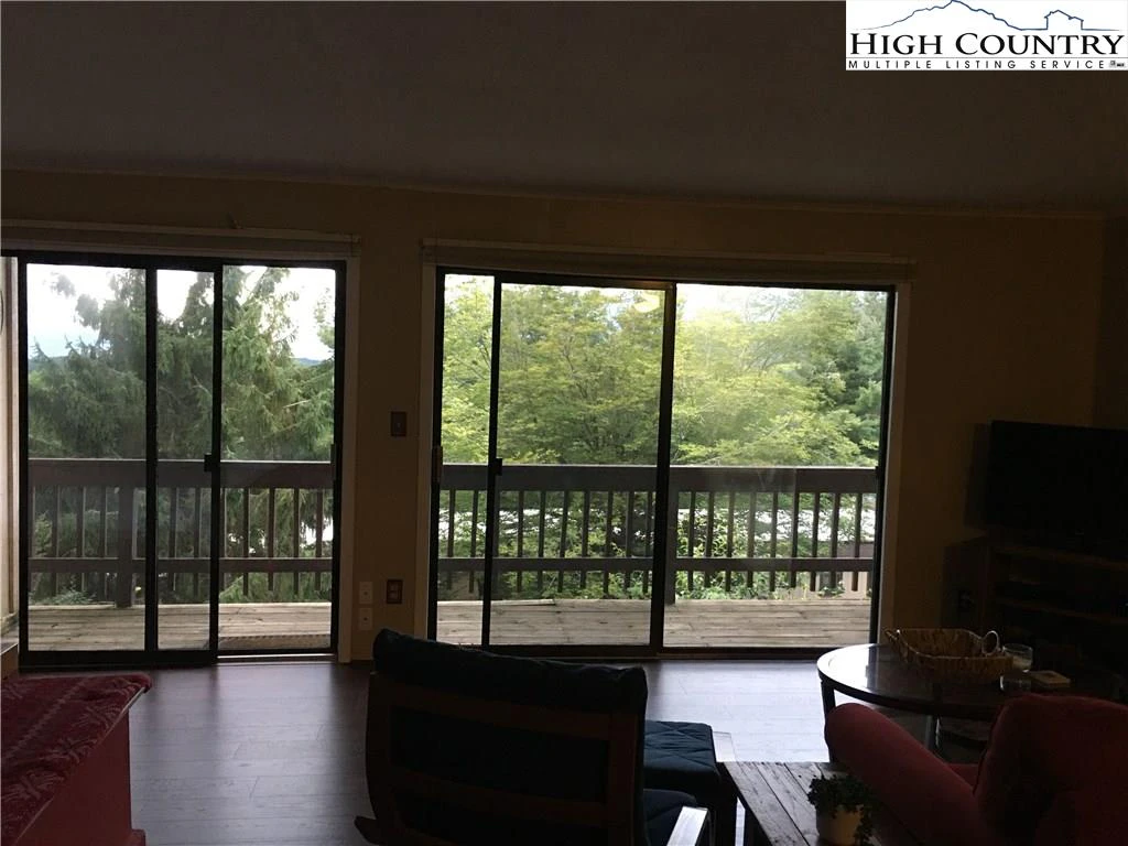 Image number 13 for the current listing