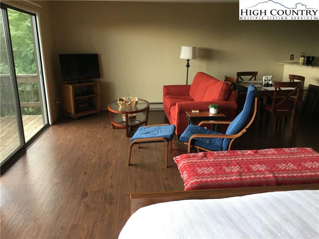 Image number 9 for the current listing