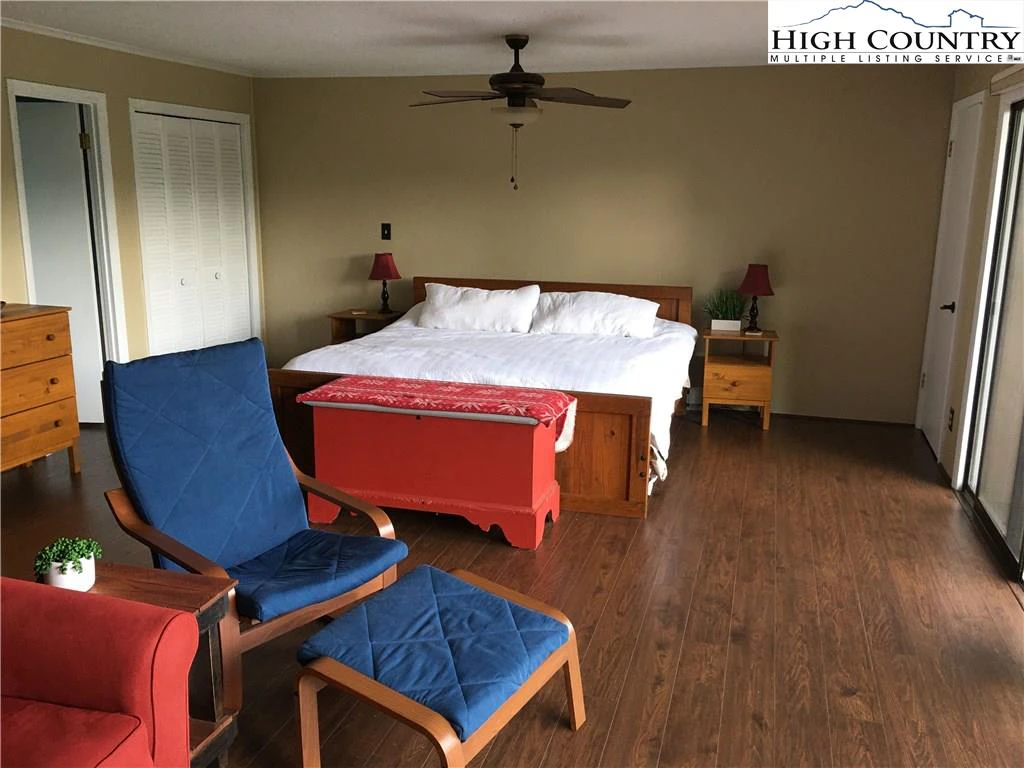 Image number 10 for the current listing