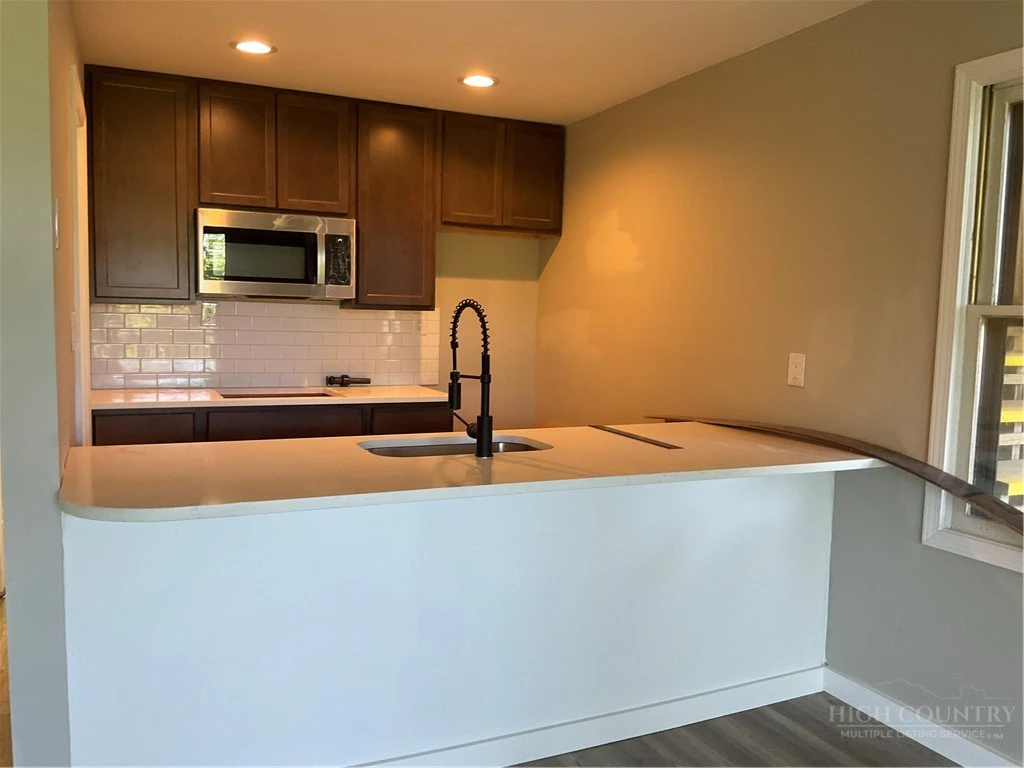 Image number 2 for the current listing