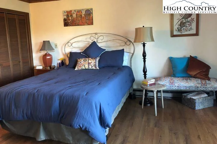 Image number 7 for the current listing