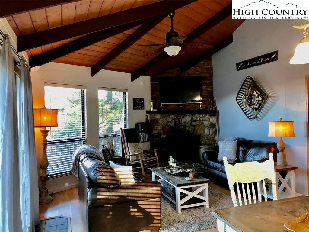 Image number 21 for the current listing