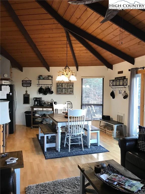 Image number 10 for the current listing