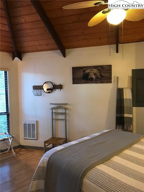 Image number 11 for the current listing