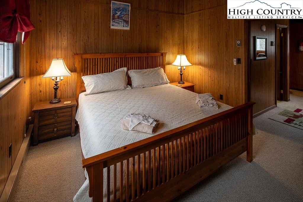 Image number 3 for the current listing