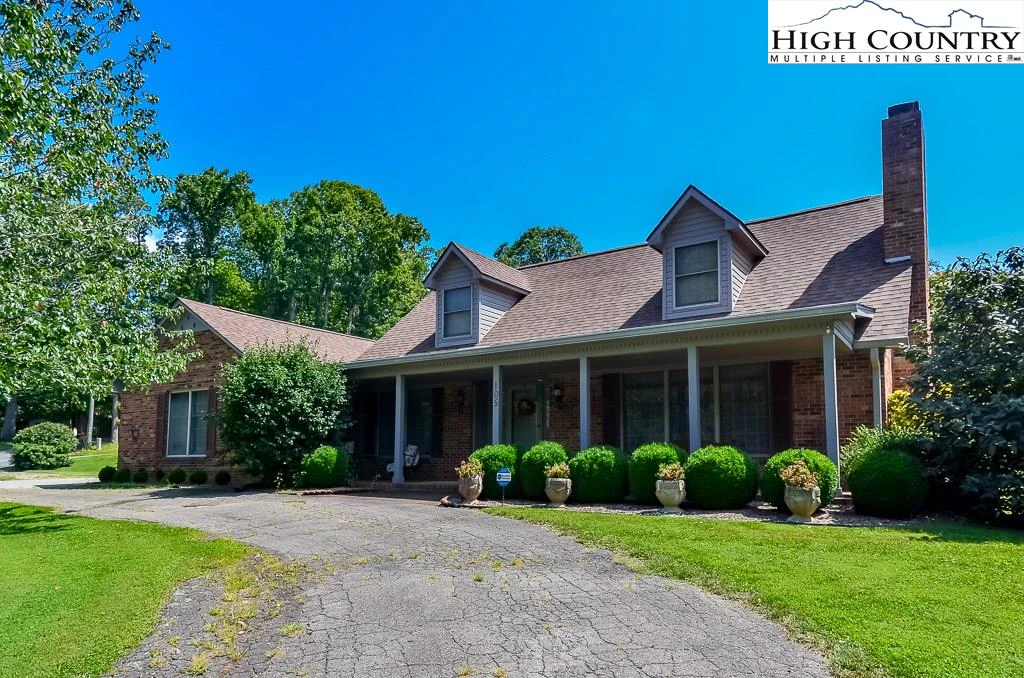 Image number 1 for the current listing
