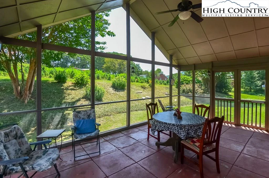 Image number 5 for the current listing