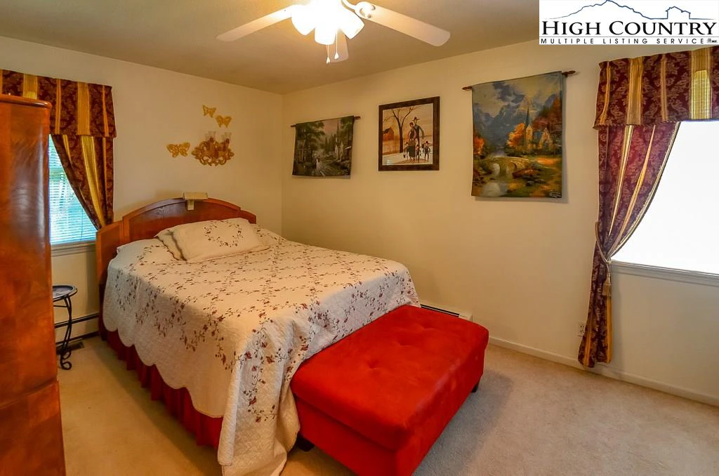 Image number 8 for the current listing