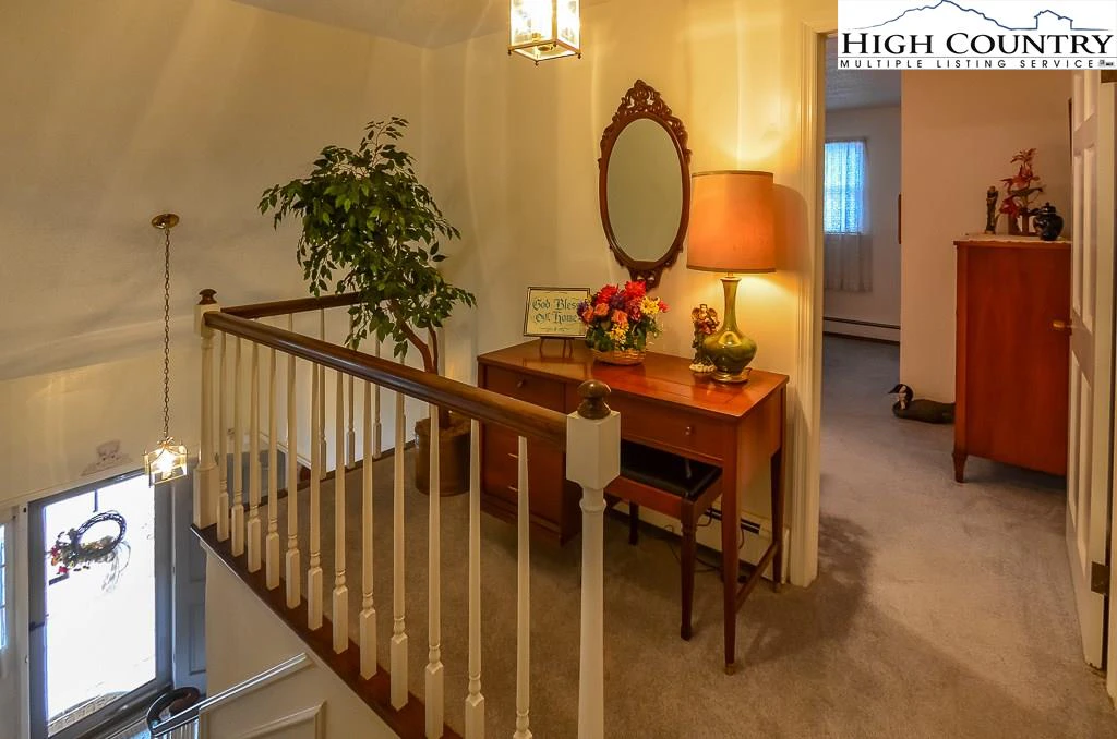 Image number 11 for the current listing