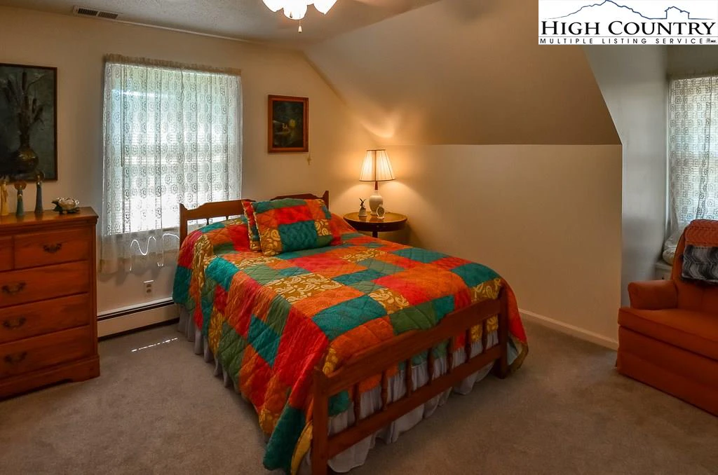 Image number 12 for the current listing