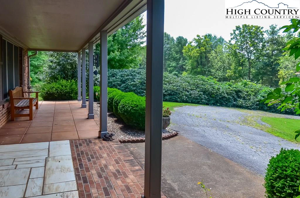 Image number 19 for the current listing
