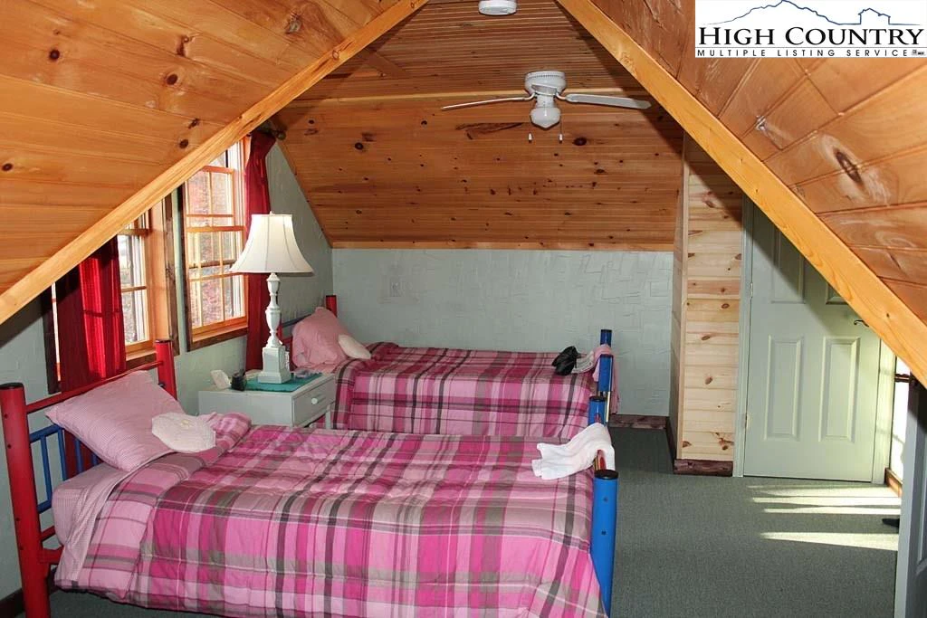 Image number 11 for the current listing