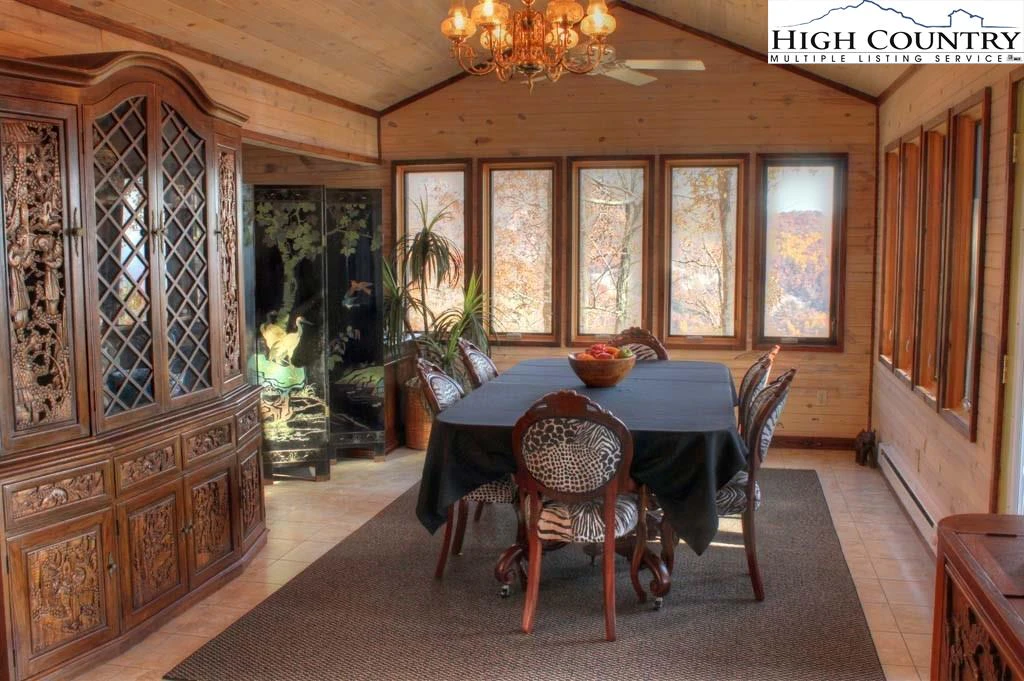 Image number 18 for the current listing