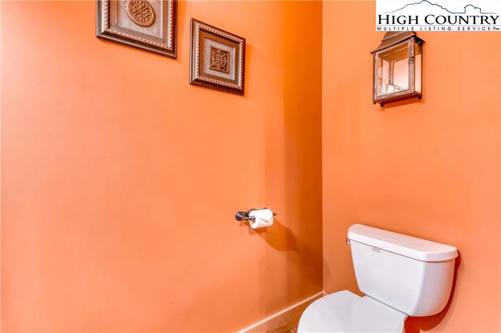 Image number 4 for the current listing